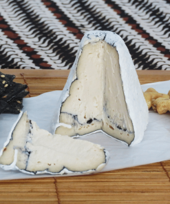 Treenut Cheezery Valencay 180gr (2)